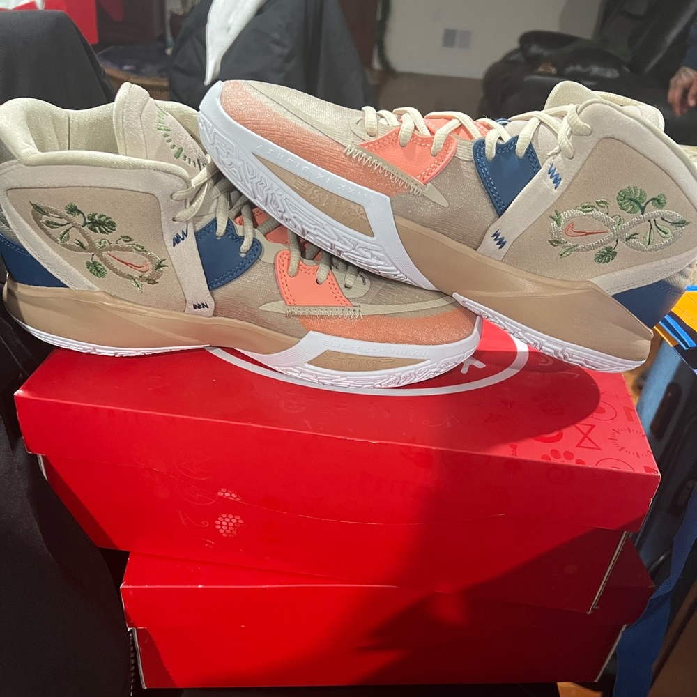 Kyrie Infinity ep  Floral version men size 9